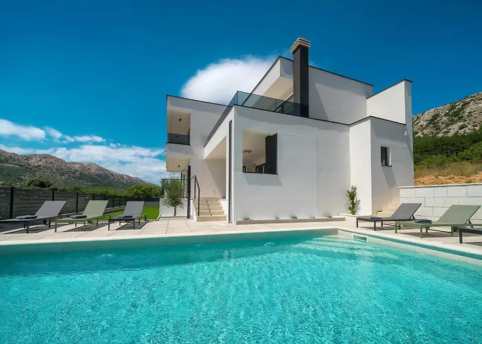 Marina With A Pool Willa Draga Bašćanska