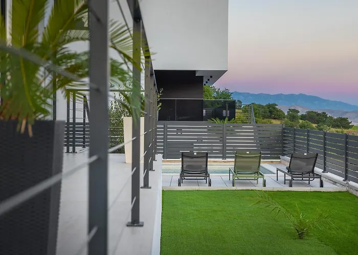 Willa Marina With A Pool Draga Bašćanska