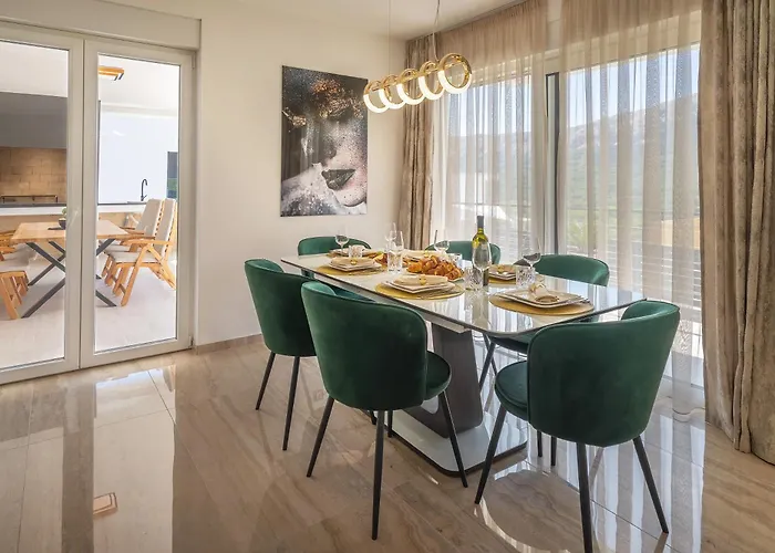 Marina With A Pool Willa Draga Bašćanska