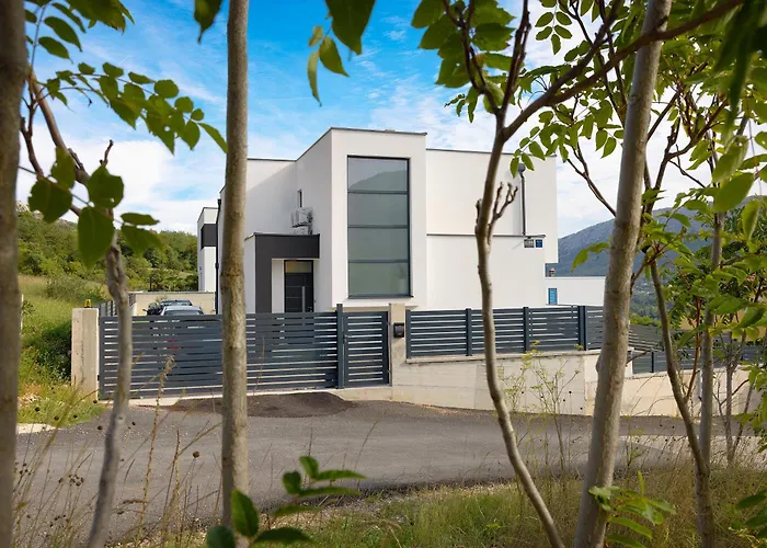 Marina With A Pool Willa *