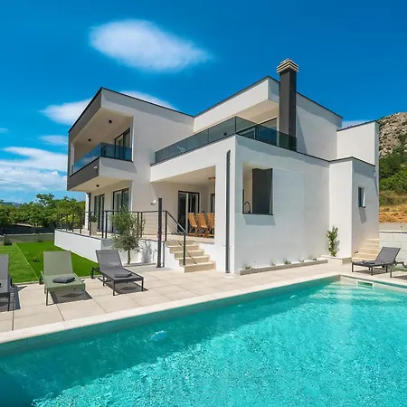 Villa Marina With A Pool *