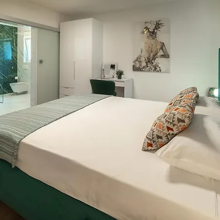 Marina With A Pool * Draga Bašćanska