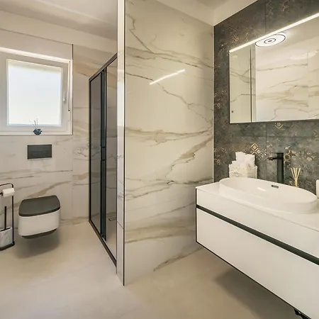 Marina With A Pool * Draga Bašćanska