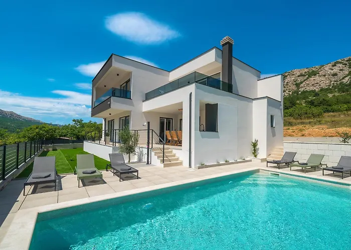 Villa Marina With A Pool *