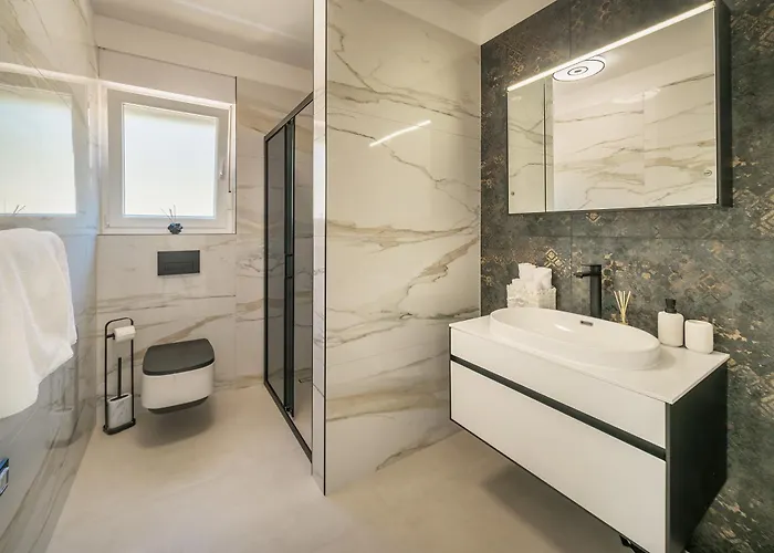 Marina With A Pool * Draga Bascanska