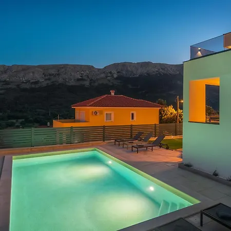 Marina With A Pool Vila *